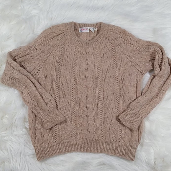 Orvis Sweaters - Vintage cable knit Orvis crewneck sweater medium
